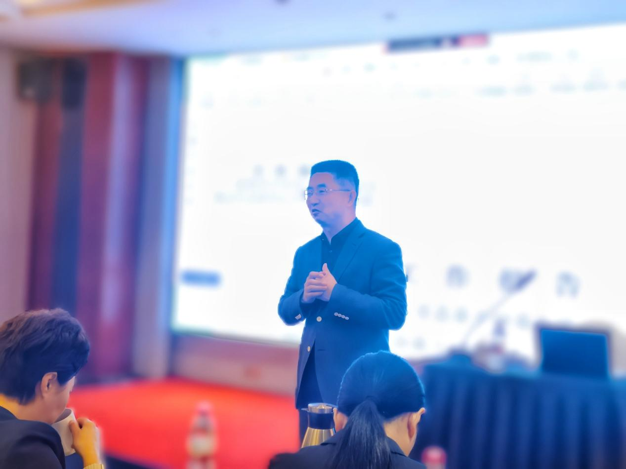 学习贯彻两会精神，推动酒店高质量发展